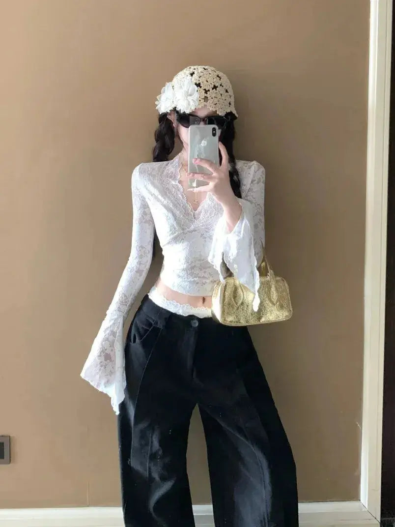 2026 Spring Sexy V-neck Lace Long Sleeved T-shirt Fashionable Women's Waist Cinching Slimming Fit Pullover Casual Club Outfit Aurexia off