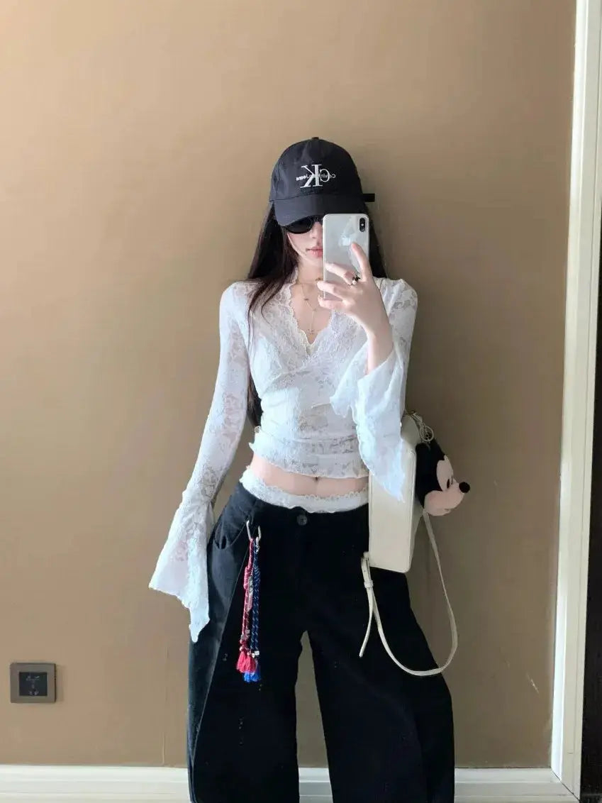 2026 Spring Sexy V-neck Lace Long Sleeved T-shirt Fashionable Women's Waist Cinching Slimming Fit Pullover Casual Club Outfit Aurexia off