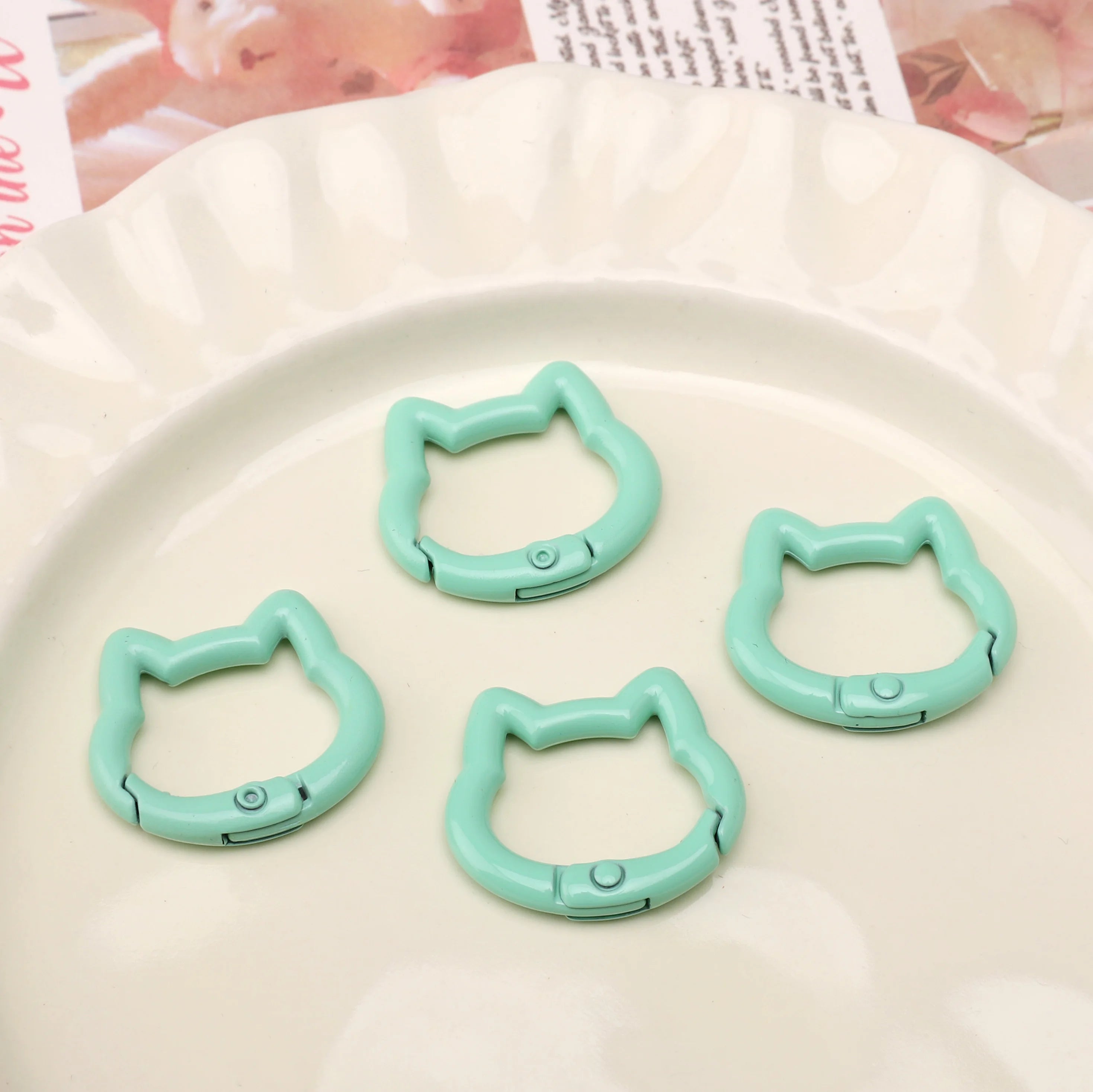 1pc/bag Alloy Spring Clasps Colorful Cute Cat Shape Spring Ring Carabiner Clips For DIY Keyring Lanyard Keychain Making Findings Aurexia off