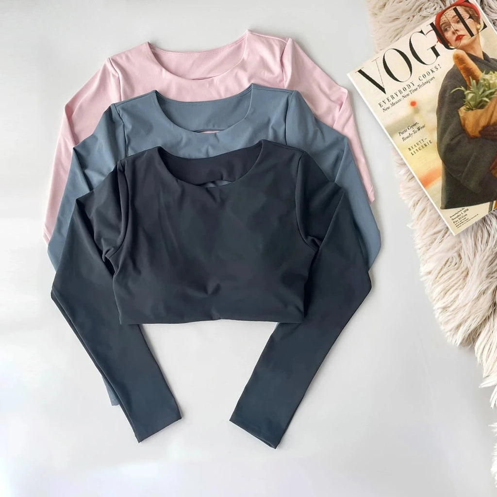 Women's long-sleeved yoga top with built-in breast pads, breathable and comfortable, suitable for gym workouts and fitness. Aurexia off